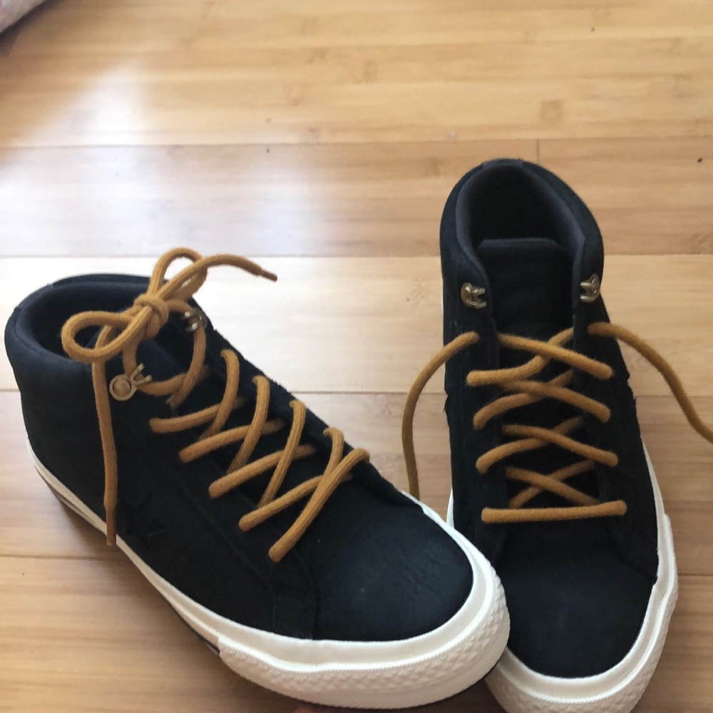 NWOT: Converse Women’s Booties size 7